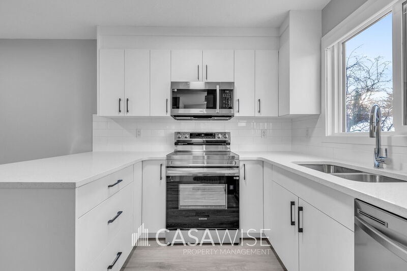 Primary Photo - 11331-11126 126 St NW