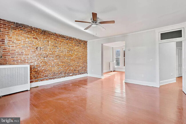 Main Living Room - 933 Brooks Ln