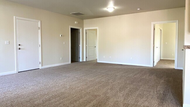 Building Photo - 215-217 D St