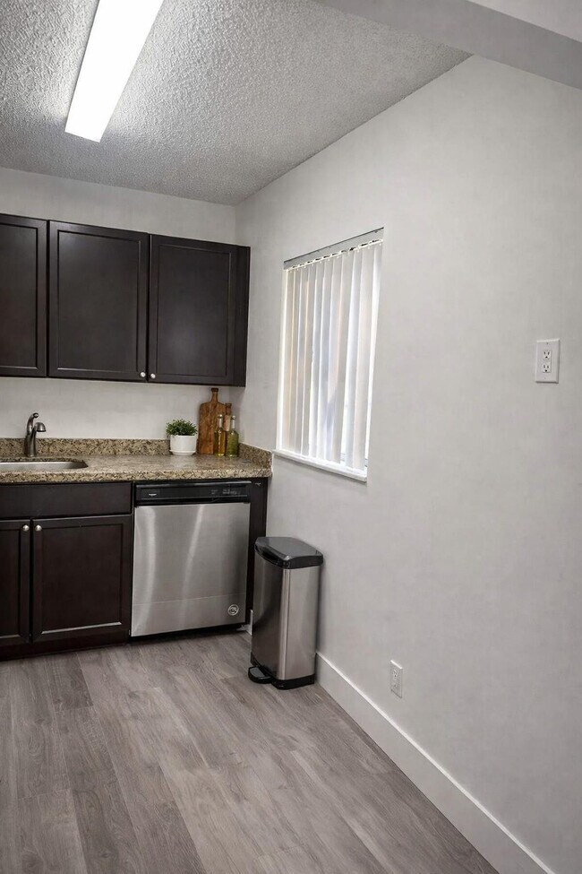 Foto del edificio - 1120 Meadows Cir