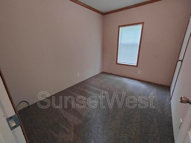 Building Photo - 613 Sunshine Dr