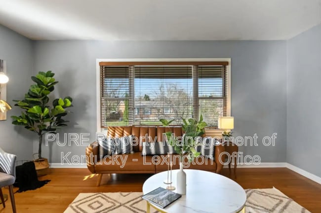 Building Photo - 2104 Tamarack Dr