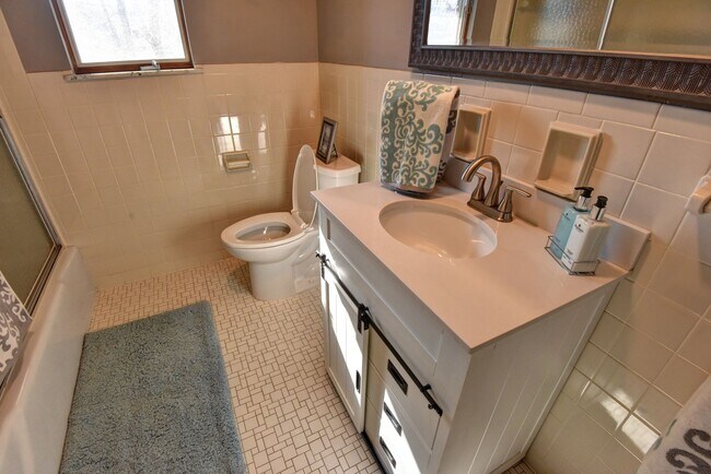 Foto del edificio - 2 Bed 3 Bath Single Family Home For Rent i...