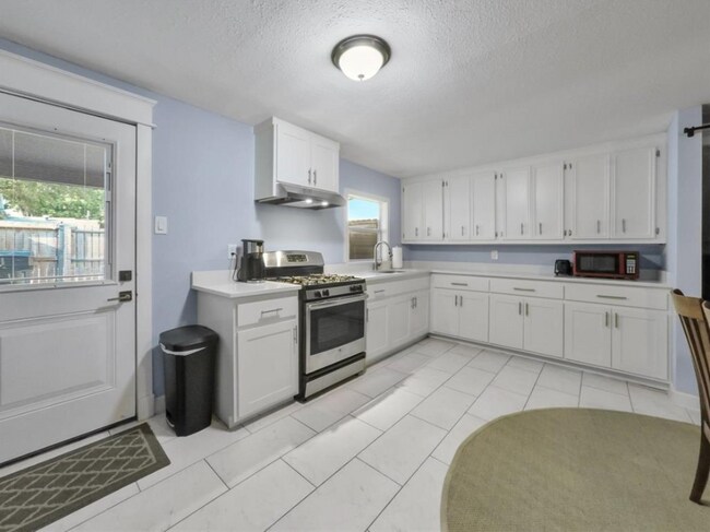 Foto del edificio - 912 Northwood St