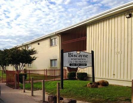 Building Photo - 3211 S Vernon Ave
