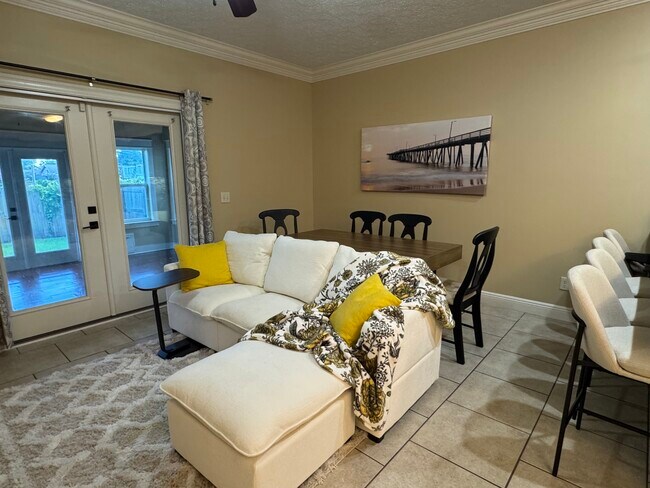 Foto del edificio - 6331 Causeway Rd