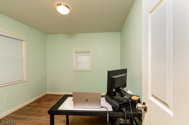 Foto del edificio - 214 Woodcliff Ave