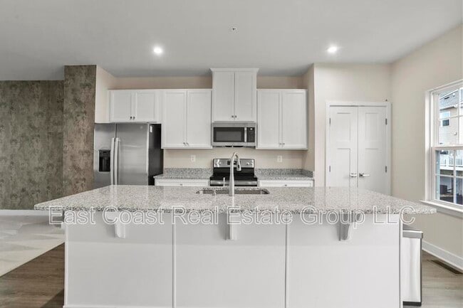 Building Photo - 323 Patterson Pk Rd