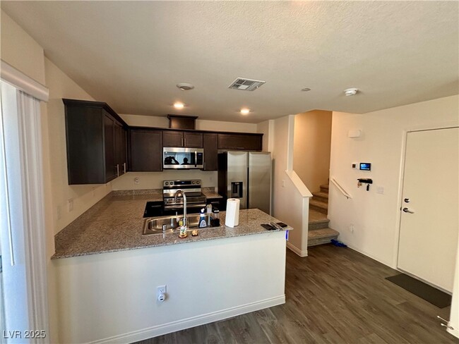 Foto del edificio - 2746 Champagne Gold Ave