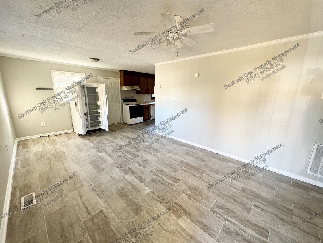 Photo - 200 Holliday Lane
