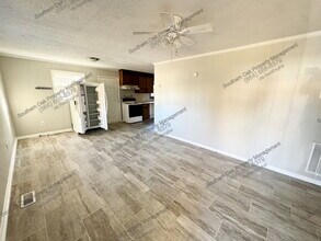 Building Photo - 200 Holliday Ln
