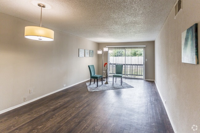 Interior Photo - Emerald Ridge-New