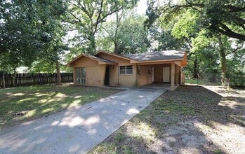Building Photo - 103 Old Bastrop Rd