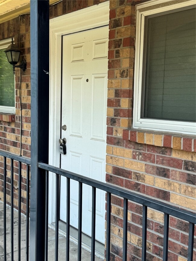 Building Photo - 1405 2nd St