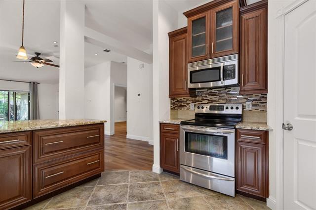 Building Photo - 2078 Camelot Dr
