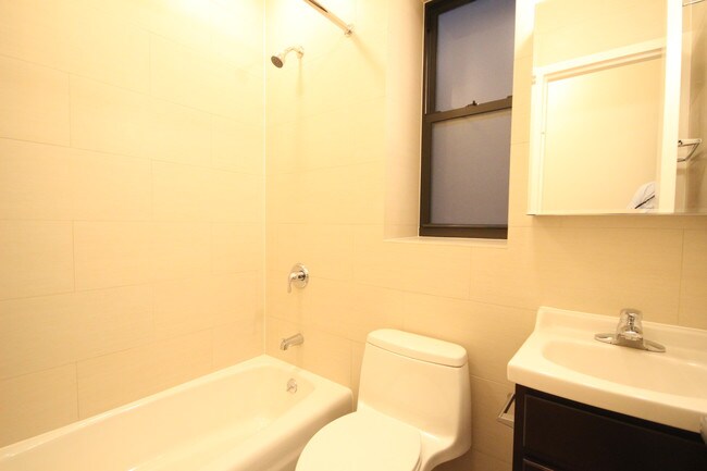Building Photo - 211 W 80th St