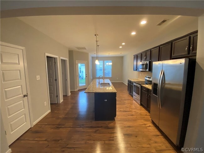 Building Photo - 8040 Rutland Village Dr