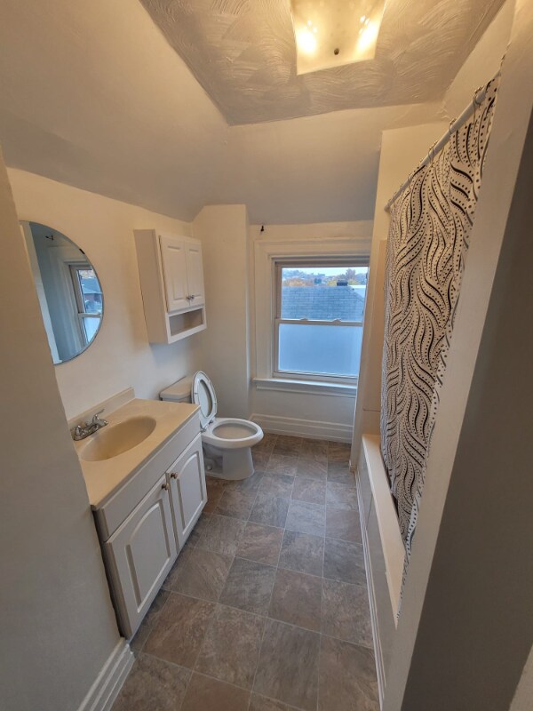 1124 S Braddock Ave Unit 4, Pittsburgh, PA 15218 Room for Rent in