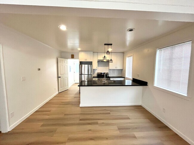Foto del edificio - Charming 4 Bedroom Home Located in Lomita ...