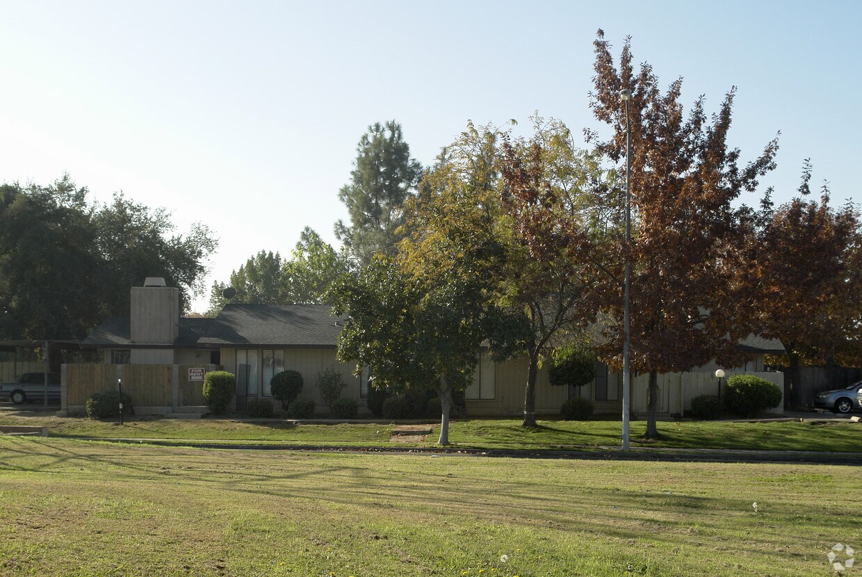 Building Photo - 4573-4575 N Emerson Ave