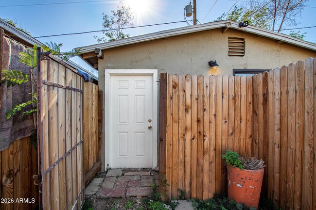 Foto del edificio - 2135 W Hadley St