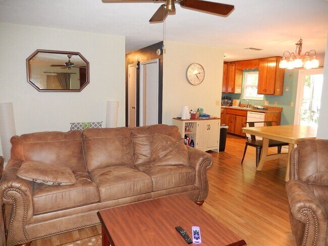 Foto del edificio - 4032 Elder Ln