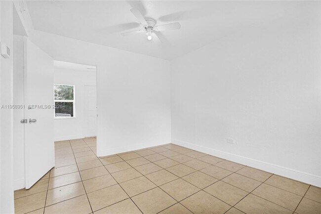 Foto del edificio - 1960 SW 41st Ave