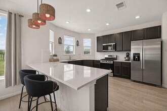 Building Photo - 4821 Sun Fls Dr