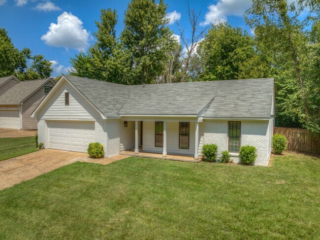 Foto del edificio - 5716 Heartwood Dr