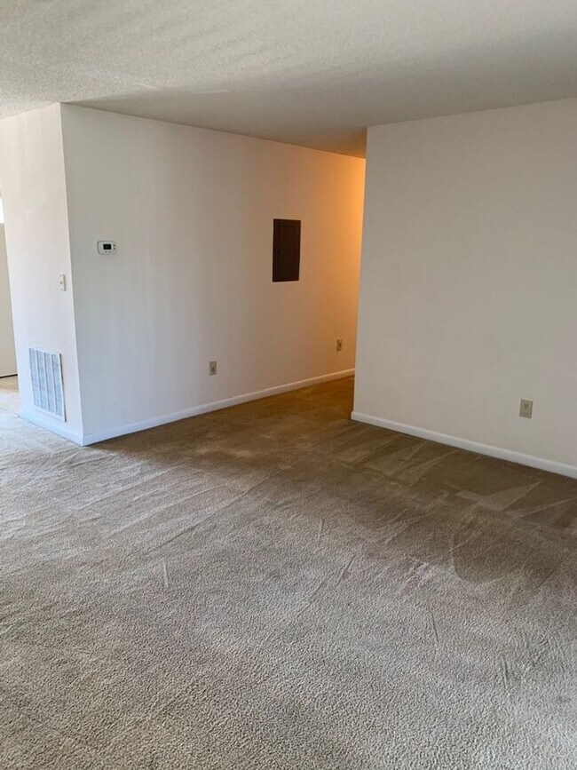 Foto del edificio - 2 BED 2 BATH UNIT ON 3RD FLOOR IN MYRTLE G...