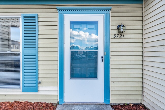 Foto del edificio - 3721 Sugar Creek Cir