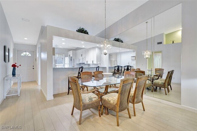 Foto del edificio - 2420 Hidden Lake Dr