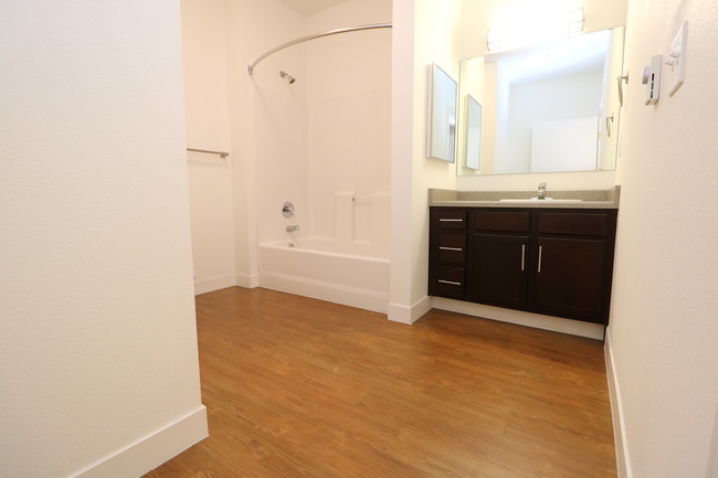 Oversized Bathrooms - Imperial Apts