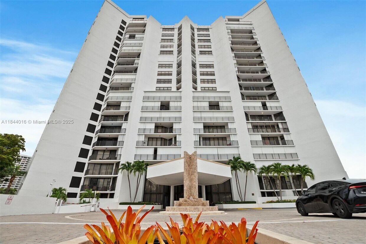 Primary Photo - 300 Three Islands Boulevard