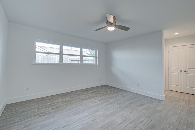 Foto del edificio - 5007 Cheena Dr