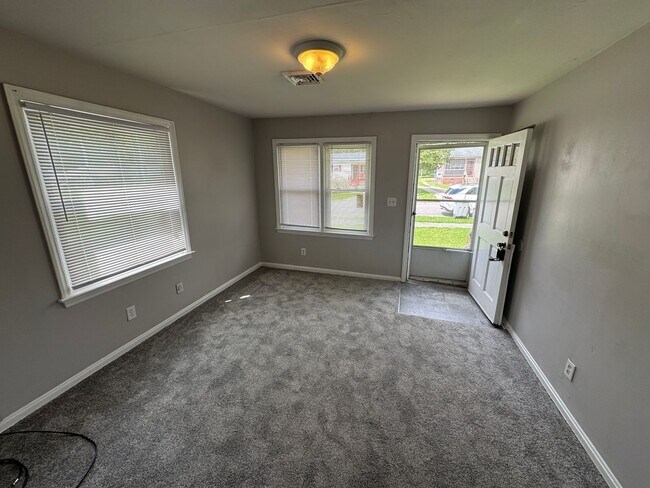 Foto del edificio - One Month Free Rent with 2 Year Lease! Ren...