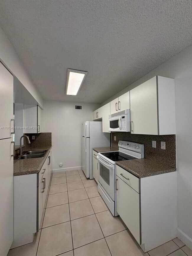 Foto del edificio - 4774 NW 97th Pl