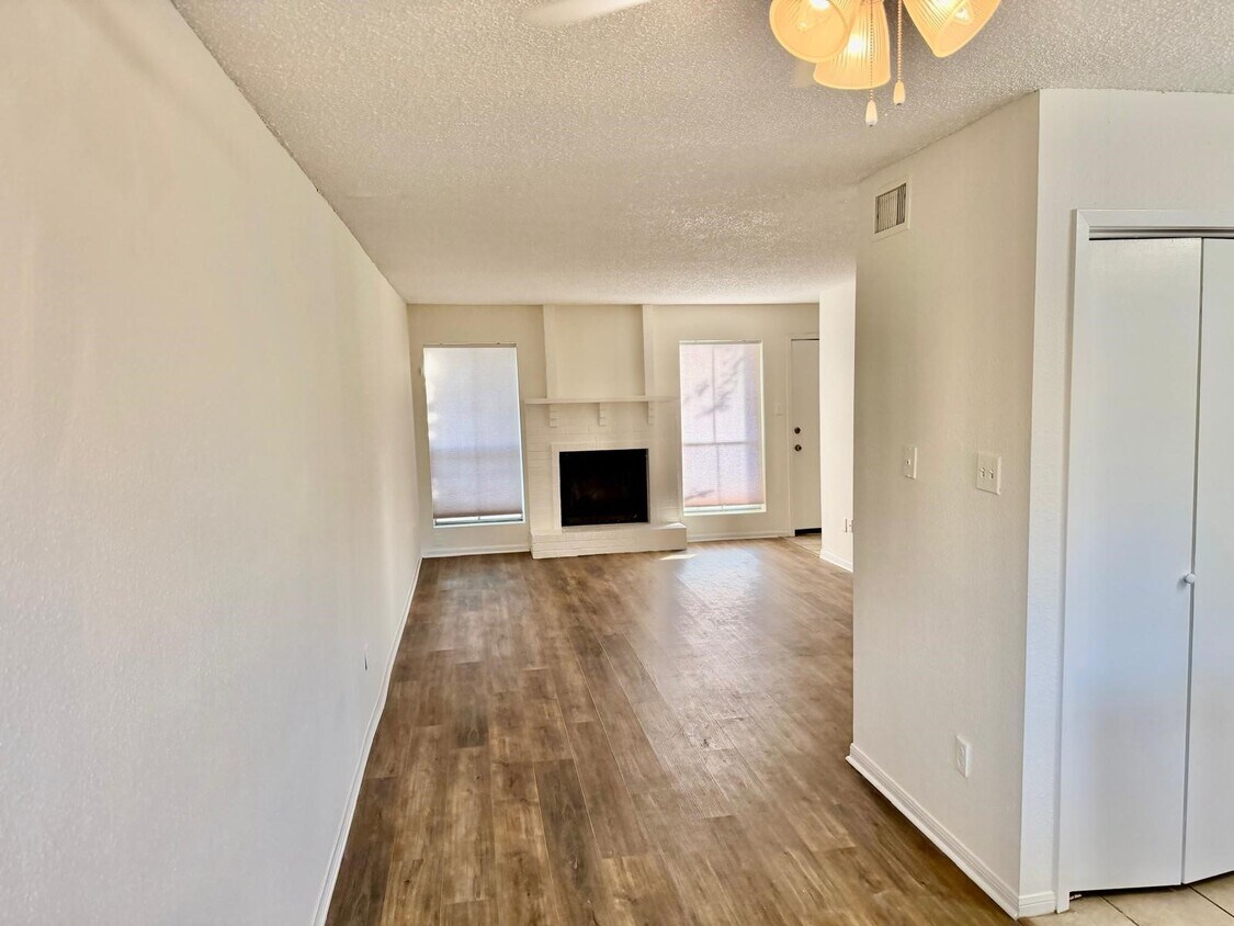 Foto principal - 1500 Bay Area Blvd