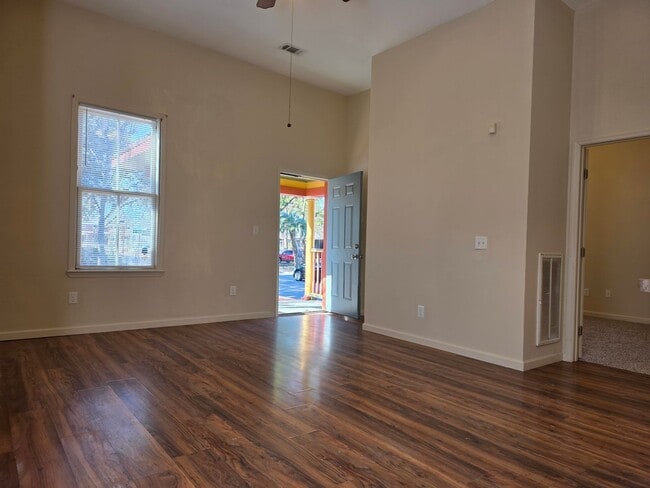 Foto del edificio - 1102 E 33rd St