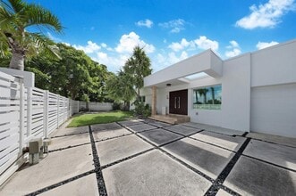 Building Photo - 850 N Venetian Dr