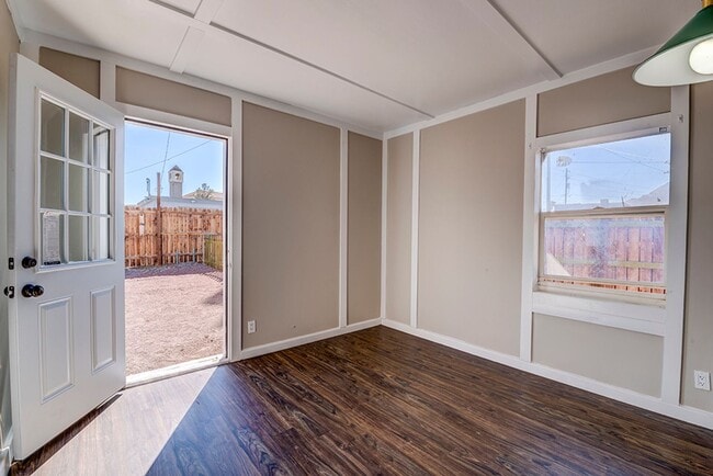 Foto del edificio - Status: Accepting Applications