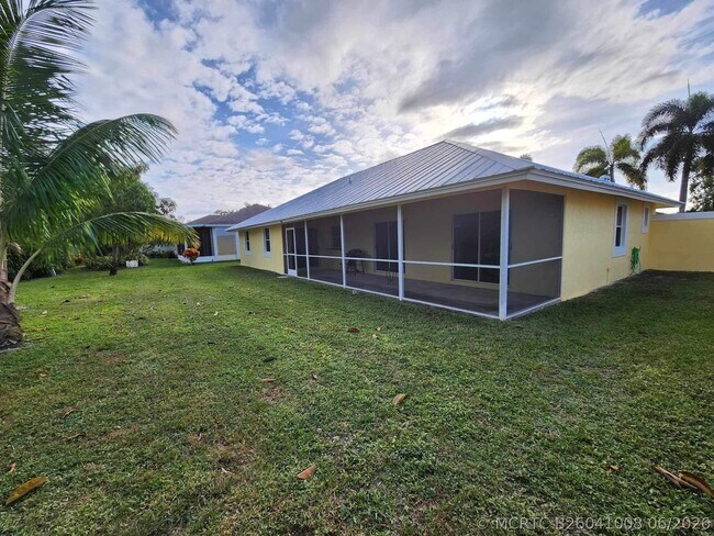 Foto del edificio - 1750 Primrose Ln