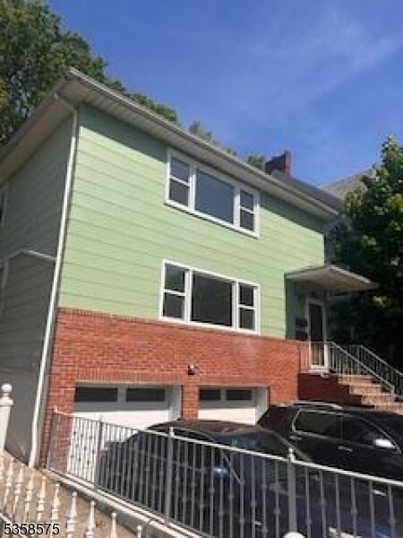 Primary Photo - 252 N 6th St