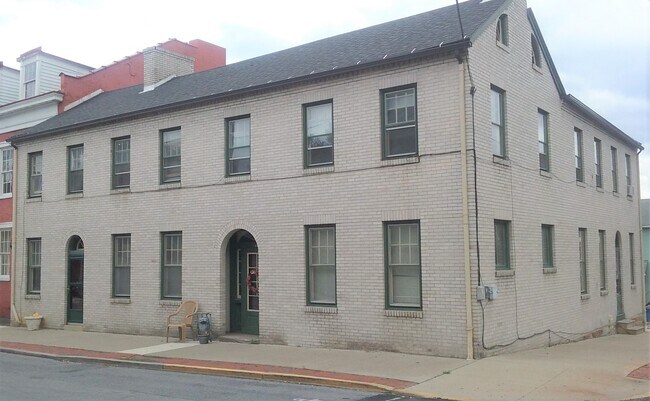 Building Photo - 425 N Montgomery St