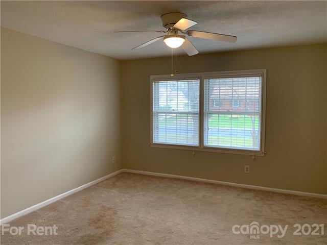 Building Photo - 225 Deer Creek Dr