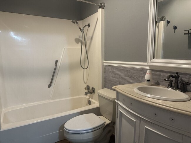 Building Photo - Charming Cottage in Beverly Hills Subdivision