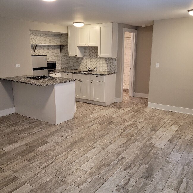 Foto del edificio - 5852 W Irving Park Rd