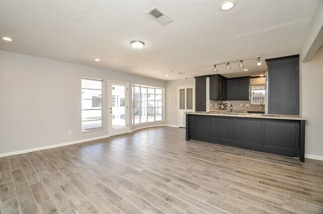 Foto del edificio - 9215 Sharpcrest St