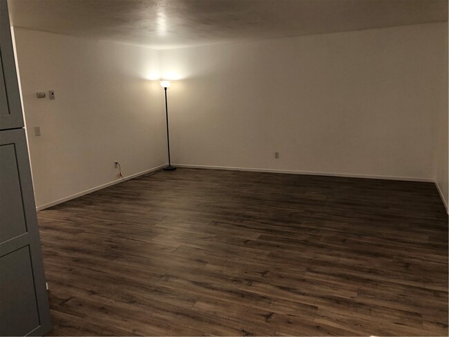 Foto del edificio - 6635 Geranium Pl
