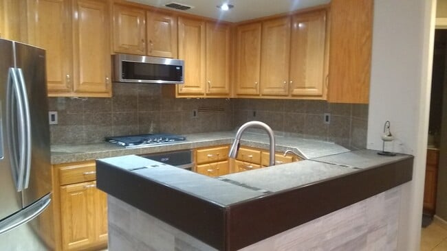 Building Photo - 586 Marble Arch Ave